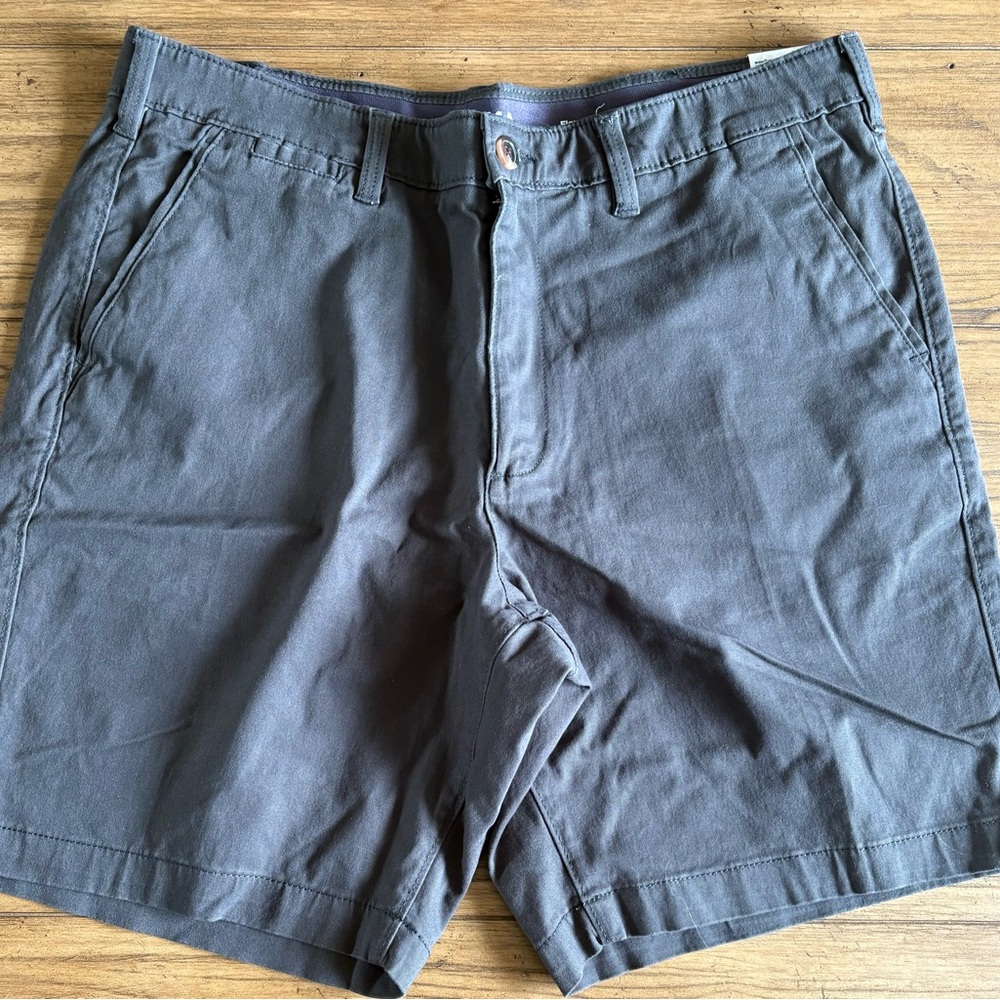 NWT! Sonoma Flexwear Size 38/9”Inseam Men's Cotton Charcoal Flat Front Shorts